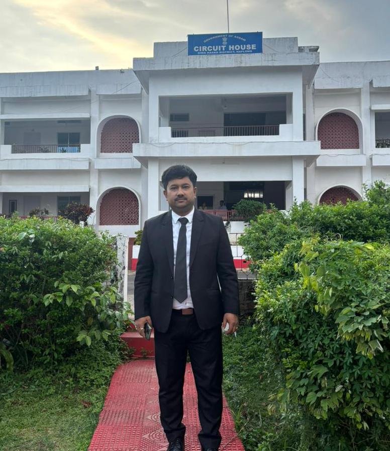 Best lawyer in Islampur — Advocate Koustav Sinha at his law office